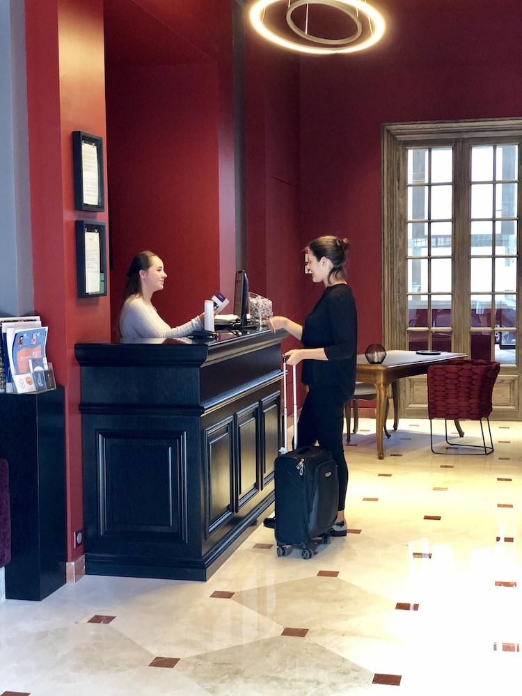 Mercure Centre Place Bretagne 4*
