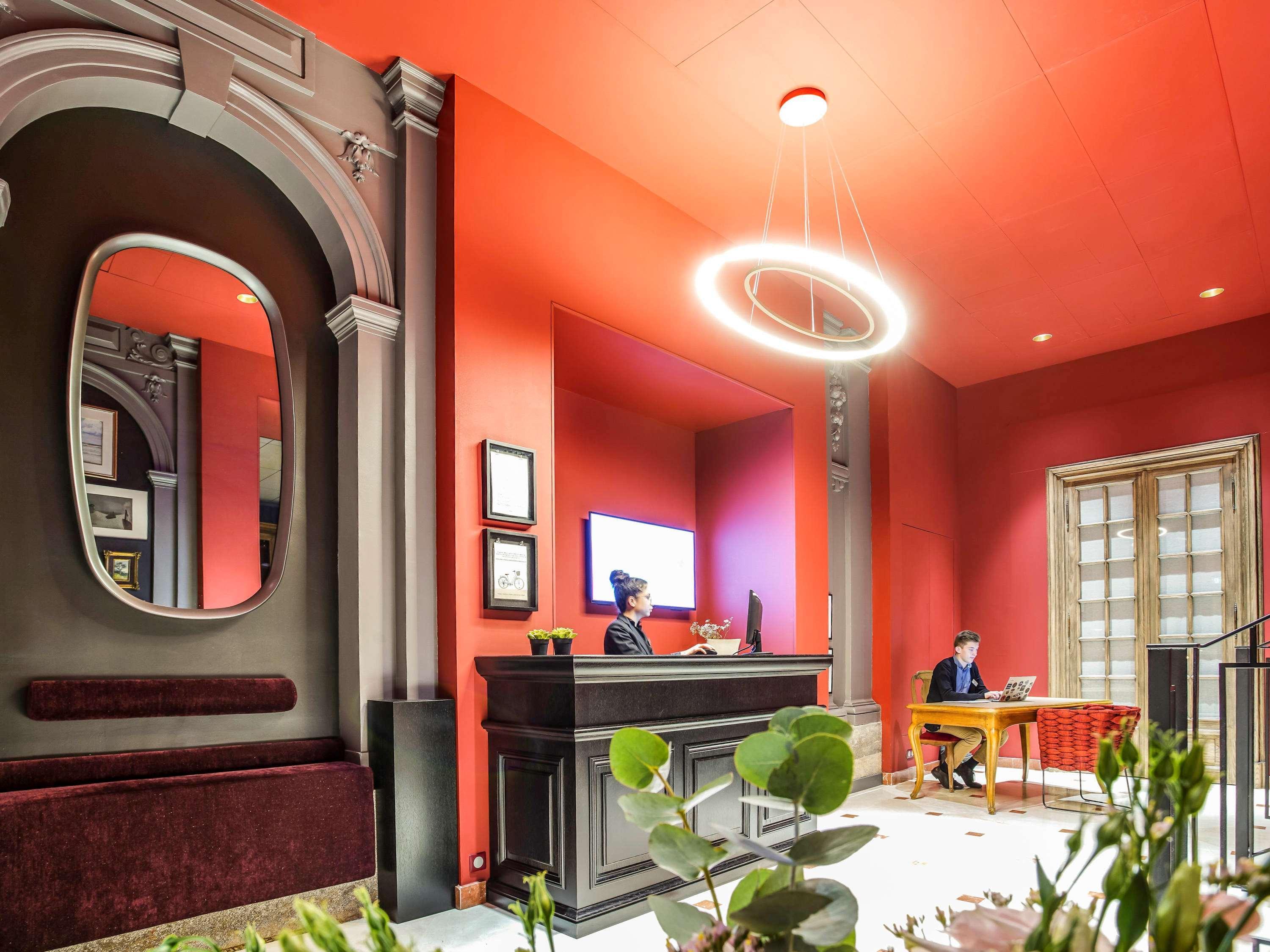 Mercure Centre Place Bretagne 4*